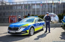 Policja prezentuje nowe oznakowanie radiowozów. Więcej świateł i żółty kolor