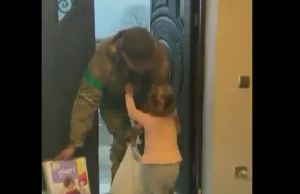 Ukraińska dziewczynka wita tatę wracającego z frontu.