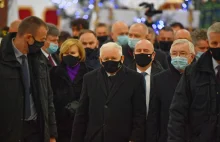 Krzyczeli "wynocha" do Kaczyńskiego. Sąd uniewinnił, ale policja nie odpuszcza