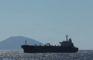 Statek z rosyjską ropą zakpił z sankcji. Holendrzy bezradni