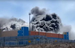 Potężny pożar dużej elektrowni w Rosji. "Ogień rozprzestrzenił się na dach"