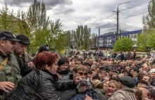 "Agresor wypala Mariupol!". Polacy pomogą w rozminowywaniu Ukrainy [RELACJA]