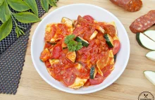 Ravioli w sosie pomidorowym z chorizo - Wędrówki po kuchni