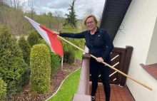 Europosłanka PiS od trzech lat w Dzień Flagi wrzuca to samo zdjęcie