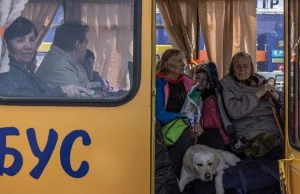 Część ewakuowanych dotarło do Zaporoża. "Gdzieś podziało się 11 autobusów"