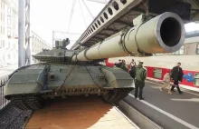 Rosyjski czołg najnowszej generacji obrócony w pył po tygodniu walk