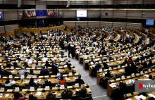 PE zaniepokojony, że postępowanie pieniądze za praworządność tylko wobec Węgier.