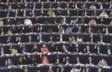 Europarlament do KE: Nie wypłacajcie Polsce i Węgrom pieniędzy z KPO