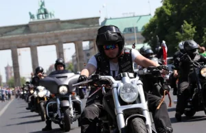 "Nocne Wilki" w Berlinie. "Budzący postrach motocykliści"