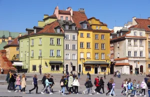 Bez powiadomienia rodziców nauczycielka zostawiła ośmiolatka samego przed kinem