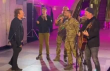 Bono zaśpiewał w kijowskim metrze z ukraińskimi muzykami