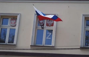 Rosyjska flaga i „Z” w oknie. Tak wygląda kamienica w Chorzowie 9 maja...