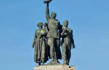 Starcia pod Pomnikiem Armii Radzieckiej w Bułgarii. Został oblany farbą