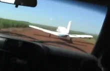 Zatrzymanie startującego samolotu przez policję w Brazylii
