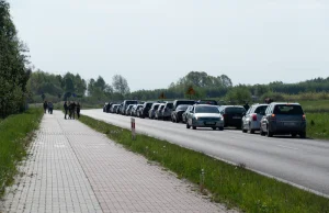 Wielokilometrowa kolejka do przejścia granicznego w Budomierzu [ZDJĘCIA