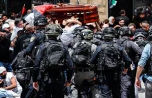 Izraelska policja atakuje kondukt pogrzebowy z ciałem zbitej dziennikarki...