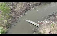Powolny, spokojny przelot dronem nad przeprawa w Biłogoriwce