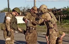 Media: Żołnierze z Azowstalu wywiezieni do okupowanej przez Rosję Ołeniwki