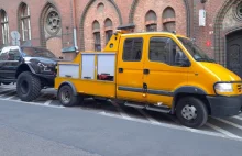 Bydgoszcz: Straż miejska 3 godziny odholowywała to auto. Dwie lawety się...
