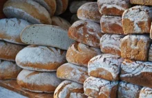 Przez inflację i wzrost cen, Polacy oszczędzają na chlebie. Piekarnie w dołku