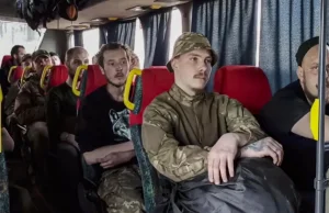 Rosyjskie MO: Prawie tysiąc żołnierzy z Azowstalu poddało się