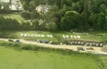 "Welcome to Luton" na podejściu do lotniska Londyn Stansted