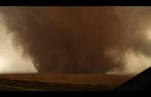 Duże i niezwykle fotogeniczne tornado, Texas, 23 maja - nagranie z bliska