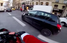 Mikołaj na motocyklu goni kobietę, która potrąciła pieszego