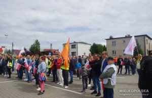 ZBĄSZYŃ: Pracownicy IKEA wyszli na ulicę! Setki osób na związkowej...