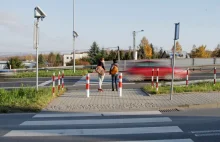 Kraków. Przejścia dla pieszych stały się groźniejsze. A miało być bezpieczniej..