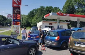 „Awaria” na Orlenie. "Euro spada, dolar spada a paliwo droższe. To się nie klei"