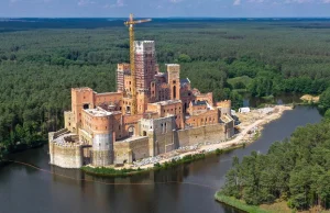 Sąd umorzył postępowanie w sprawie budowy zamku w Stobnicy