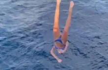 Seksowny skok do wody
