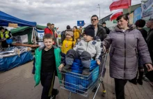 Polacy przychylni Ukraińcom, ale przeciwni przyznawaniu im świadczeń socjalnych