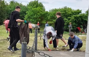 Ukraińcy kontynuują sprzątanie polskich cmentarzy -