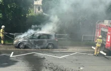 Pożar samochodu na DK 3 w Kaczorowie. Kompletna znieczulica kierowców