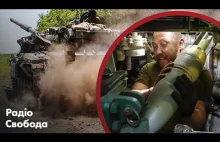 Uzupełnianie amunicji w ukraińskim czołgu.