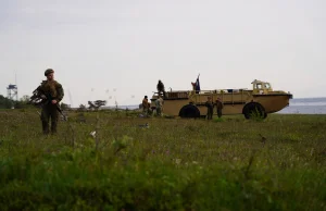 Szwedzkie wojsko i amerykańscy Marines ćwiczą na Gotlandii