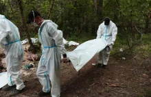 Kolejne groby odkryte w Buczy. Ciała mają ślady tortur