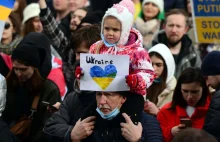Sondaż: Wsparcia za przyjęcie Ukraińców już dość, czas pójść na swoje