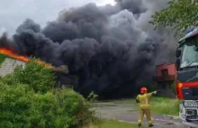 JAKSICE - Wielki pożar w Jaksicach. Płonie duży budynek gospodarczy