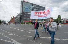 Pracownicy MOPS w Łodzi zablokowali największe skrzyżowanie w centrum!!!