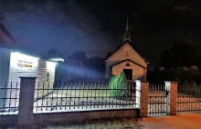 Paczkomat stanął przy kaplicy w Niwce k. Tarnowa