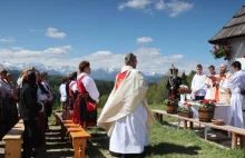 Początki tradycji obchodów Bożego Ciała sięgają XIII wieku