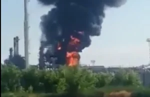 ruska rafineria została zaatakowana przez ukraiński dron kamikaze jest nagranie