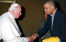 Ronaldo wściekł się na kolegę. Pijany wypił jego wino od Jana Pawła II