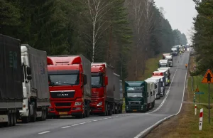 W korku czeka już ponad pół tysiąca tirów. Wydłuża się kolejka do...