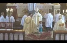 Dziecko przeszkadzało podczas mszy