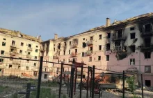 Pod gruzami jednego z domów w Mariupolu znaleziono ponad 100 ciał