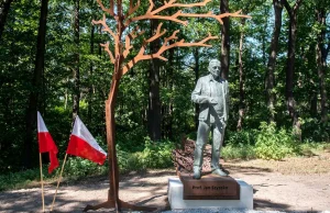 "Najwybitniejszy minister". W Jarocinie stanął pomnik ministra Szyszki